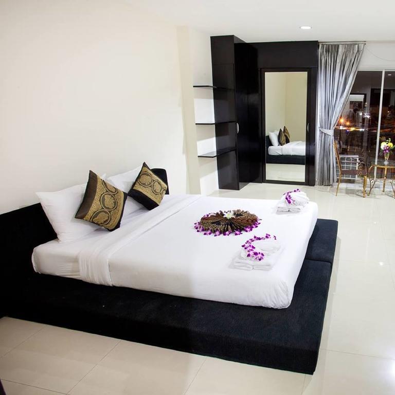 Lars-Lita Residence Patong Exterior photo